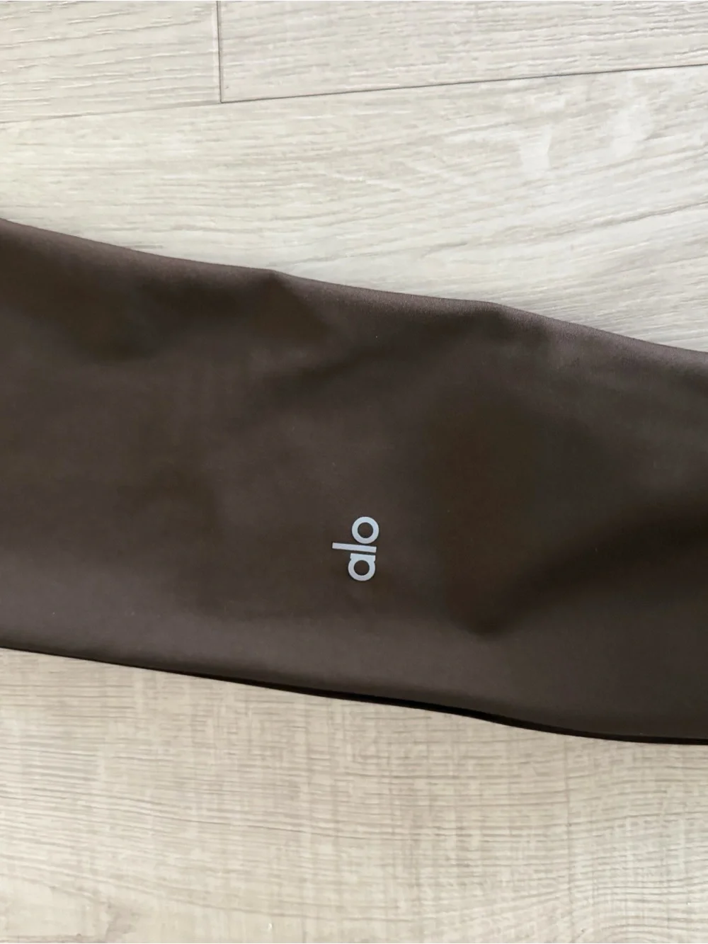 ALO Yoga espresso airlift